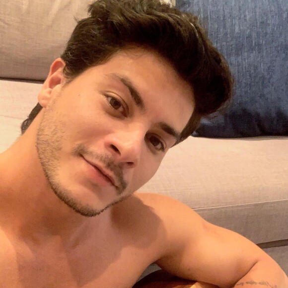Arthur Aguiar reage a música: 'É... realmente as pessoas perderam qualquer senso de noção. Acham que podem falar o que quiser e que nada vai acontecer'