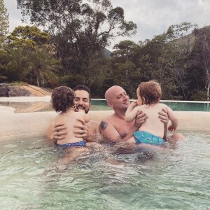 Paulo Gustavo e marido sofreram discriminação quando decidiram ter filhos