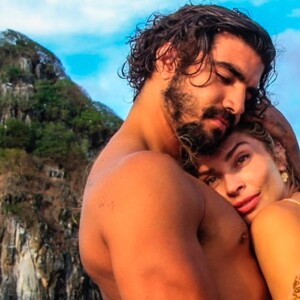 Fotos de Grazi Massafera e Caio Castro em viagem romântica agitam web