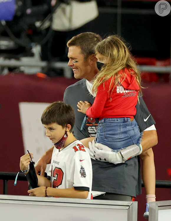 Tom Brady comemorou o título do Tampa Bay Buccaneers com os filhos
