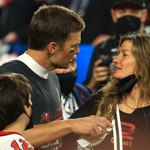 Gisele Bündchen estava presente no Raymond James Stadium 