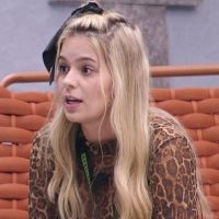 'BBB 21': Viih Tube flagra Karol Conká falando dela, chora e pede aliança a Gilberto