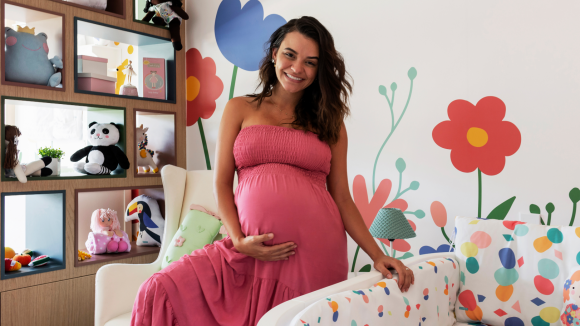 Buquês coloridos e paleta vibrante: veja fotos do quarto de Isabel, filha de Talita Younan