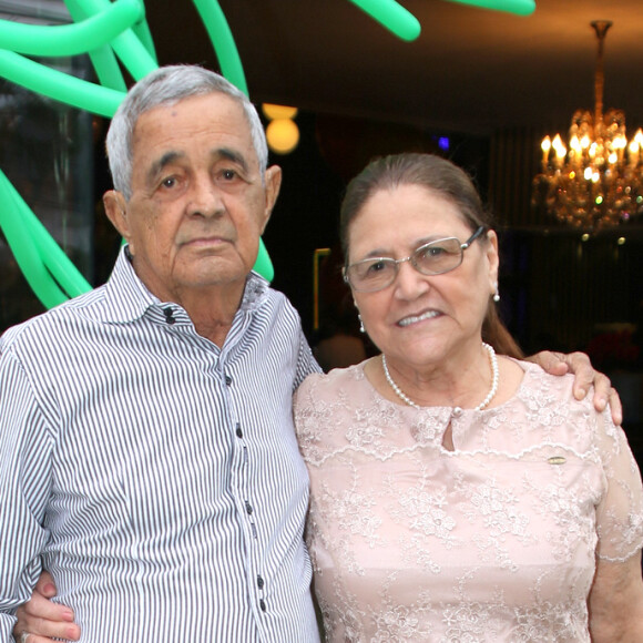 Zezé Di Camargo homenageou com tatuagem o pai, Francisco, morto em 2020