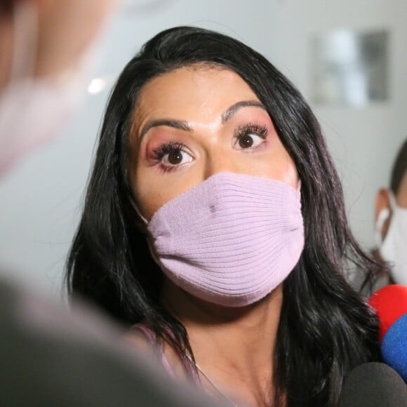 Gracyanne Barbosa acompanha prisão de Belo