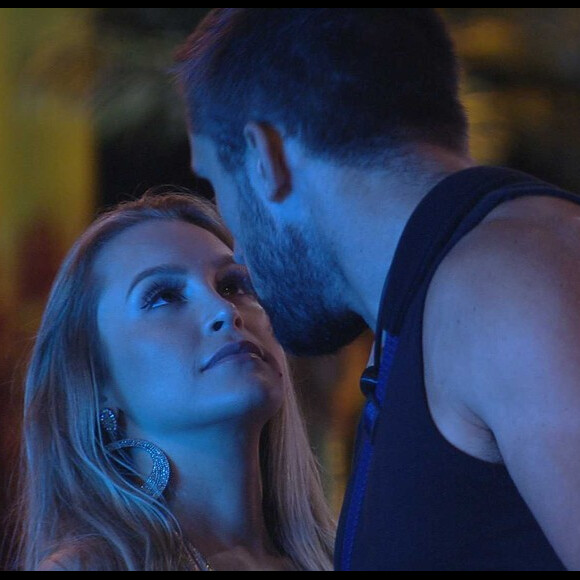 Carla Diaz vive um affair com Arthur dentro do 'BBB 21'