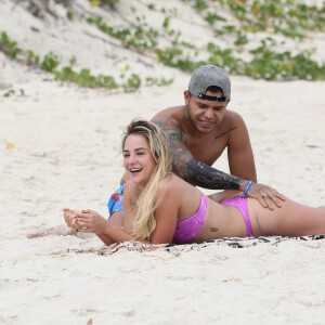 Gabi Martins e o cantor Tierry estão namorando