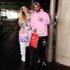 Zé Felipe e Virgínia Fonseca posam em aeroporto após viagem para o México