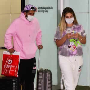 Virgínia Fonseca aposta em look básico para aeroporto