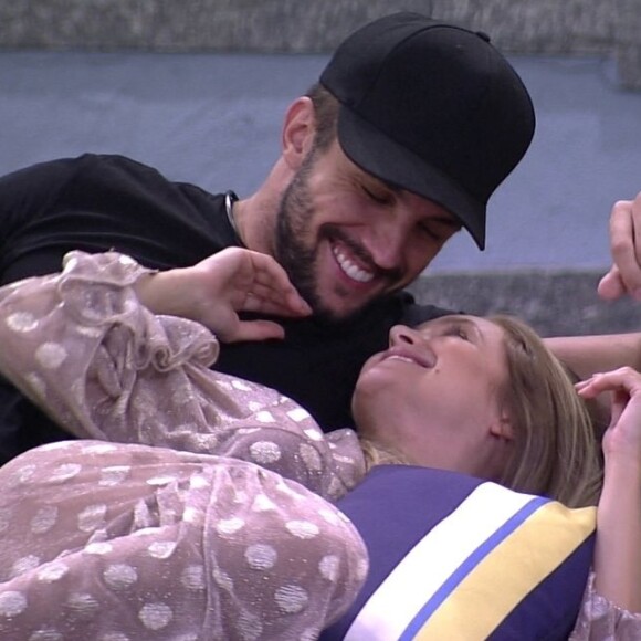 Juliana Paes opina sobre Arthur do 'BBB21': 'Tem tido um comportamento chato quando implica que ela se relacione com os participantes que votaram nele'