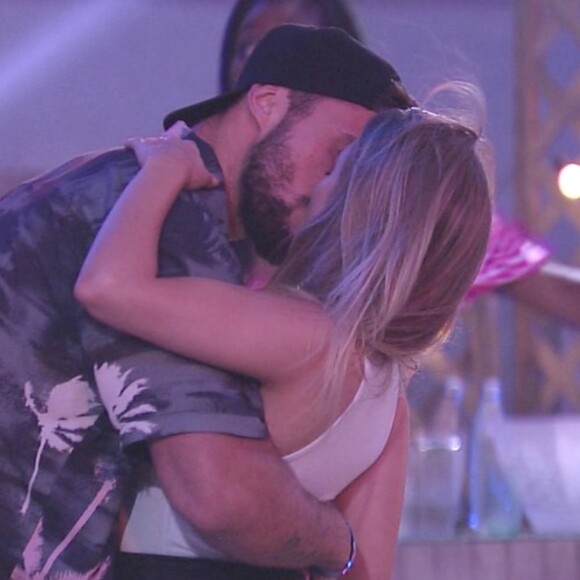 Após beijo em Carla Diaz no 'BBB 21', Arthur não planeja romance fora do reality