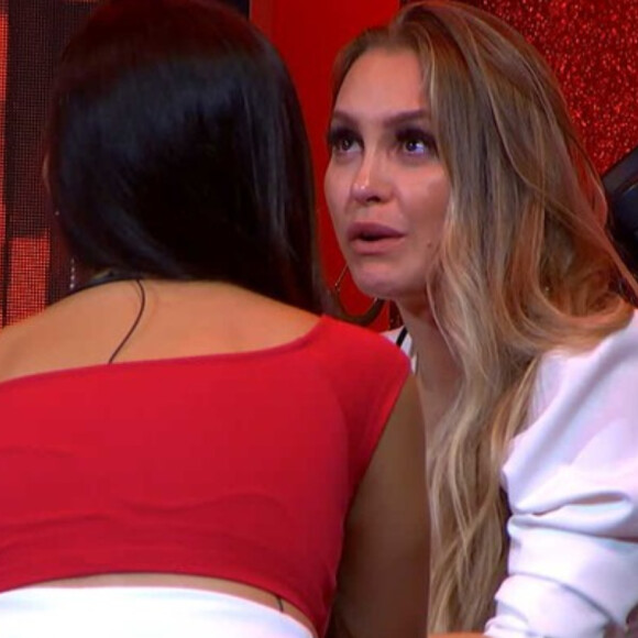 'BBB 21': Carla Diaz chora em desabafo à Juliette após ser chamada de sonsa por Viih Tube