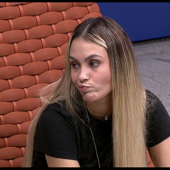 'BBB 21': Carla Diaz conversa com Sarah após notar afastamento. 'Fui julgada por sinceridade'