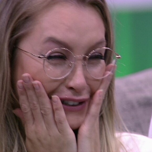 ' Eu prefiro agir de acordo com o coração', diz Carla Diaz sobre romance com Arthur no 'BBB21'