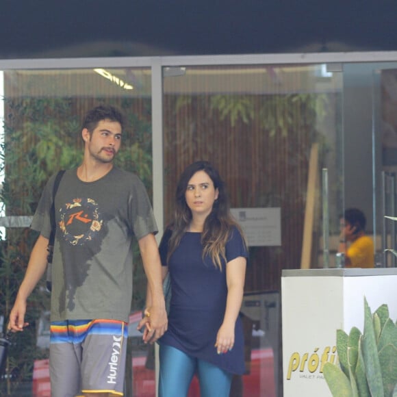 Tatá Werneck e Rafael Vitti postam vídeos e fotos com Clara Maria