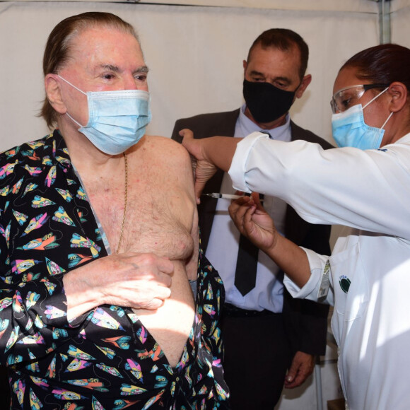 Silvio Santos tomou a segunda dose da vacina contra a Covid-19 nesta quarta-feira, 10 de março de 2021