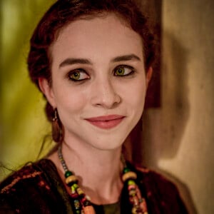 'Gênesis': Sarai (Laryssa Ayres) leva um choque após receber declaração de Abrão (Vitor Novello)