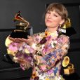 Taylow Swift entrou para o livro de recordes ao vencer, pela terceira vez consecutiva, a categoria 'Álbum do Ano', no Grammy 2021
