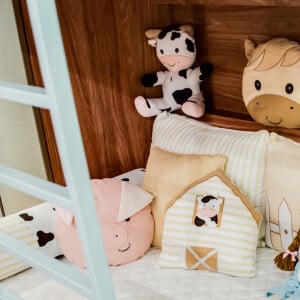 Flavia Viana e Marcelo Zangrandi escolheram tema 'Fazendinha' para decorar quarto do filho, Gabriel, de quase 6 meses