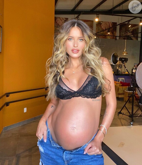 Mulher de Lucas Lucco, Lorena Carvalho deu à luz primeiro filho