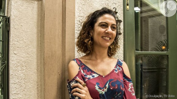 Novela 'Amor de Mãe': Penha (Clarissa Pinheiro) foge de cadeia com ajuda de Leila (Arieta Corrêa)