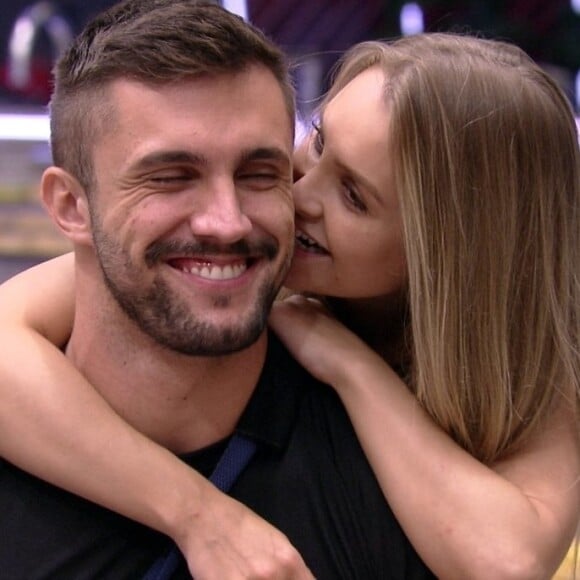 'BBB 21': Tiago Leifert citou relação de Carla Diaz e Arthur ao conversar com a atriz após a eliminação