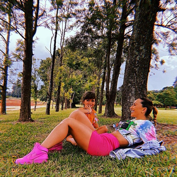 Sabrina Sato diz que é 'presente para Zoe' que a menina cresça com irmãos