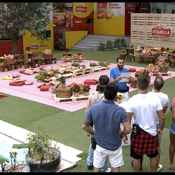 Um piquenique surpreendeu os brothers do 'BBB21' nesta manhã