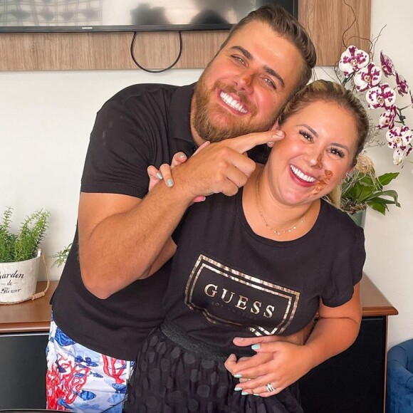 Natália Toscano mostra bastidores de foto dos filhos