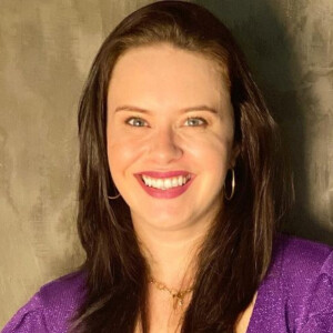 Mariana Bridi mostrou short mais folgado ao exibir silhueta fina