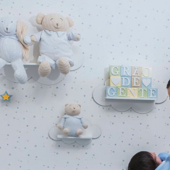 Irmã de Andressa Suita, Luara Suita posou com o primeiro filho, Matheus, no quarto