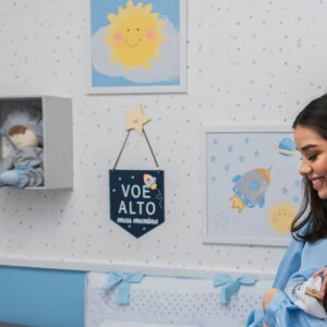 Luara Suita posa no quarto do primeiro filho, Matheus