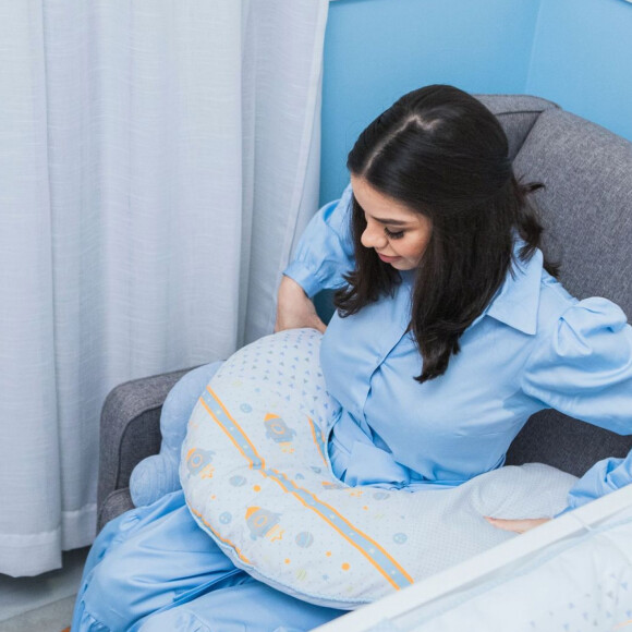 Irmã de Andressa Suita, Luara tem uma cadeira de amamentação confortável no quarto