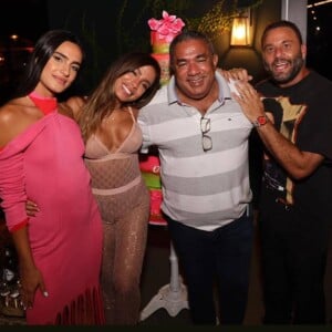 No dia anterior, Anitta celebrou a data em um jantar