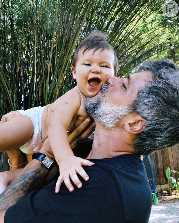 Filho de Bruno Gagliasso e Giovanna Ewbank faz 9 meses e chama atenção por expressão em foto