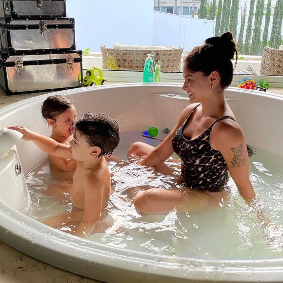 Andressa Suita afirmou que desistiu de ter outro filho