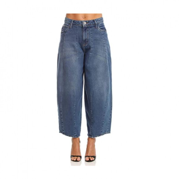 Disponível na Amazon, a calça jeans pantacourt é dica para outono