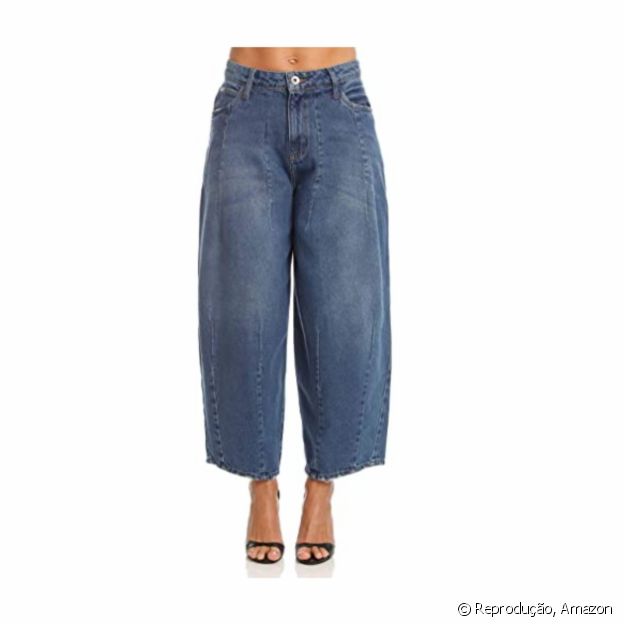Disponível na Amazon, a calça jeans pantacourt é dica para outono