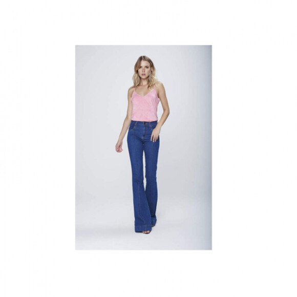 Calça jeans flare da Damyller está disponível na Amazon
