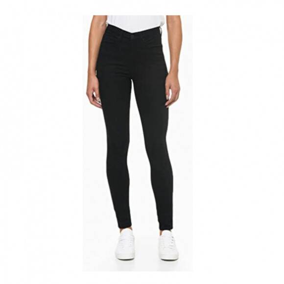 Calça jeans skinny da Calvin Klein está à venda na Amazon