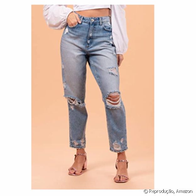Calça jeans destroyed é dica de peça na Amazon