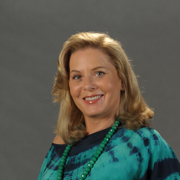 Vera Fischer posou com macacão transparente e foi elogiada em foto: 'Deusa'