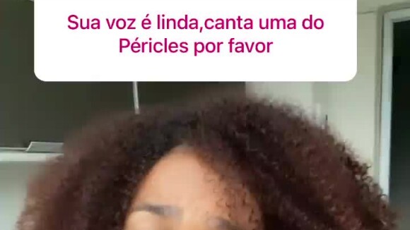 Jeniffer Nascimento é elogiada e canta Péricles em vídeo para rede social