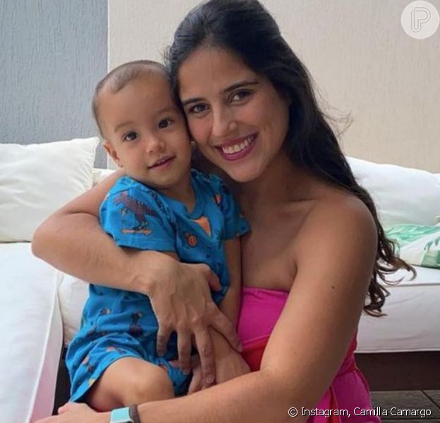 Camilla Camargo mostra rosto da filha pela 1ª vez e web nota semelhança: 'Cara do Joaquim'
