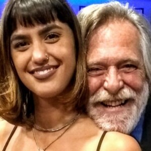 Carol Junger comemorou 2 anos de relação com José de Abreu: 'Hoje somos mais fortes juntos e que assim seja, para sempre. Te amo, amor'