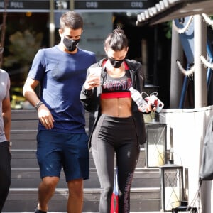 Bruna Marquezine exibiu barriga sarada em look esportivo após treino com Enzo Celulari