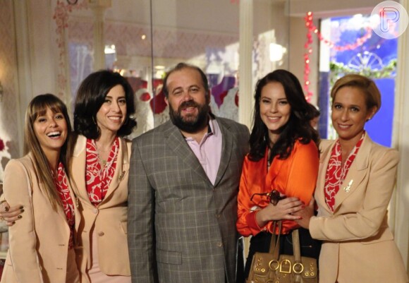 Fernanda de Freitas arranca risadas ao lado de Fernanda Torres, Otávio Muller e Andréa Beltrão; Paola de Oliveira fez participação especial na série