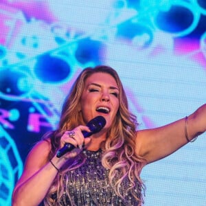 Aysha Benelli é filha da cantora Simony