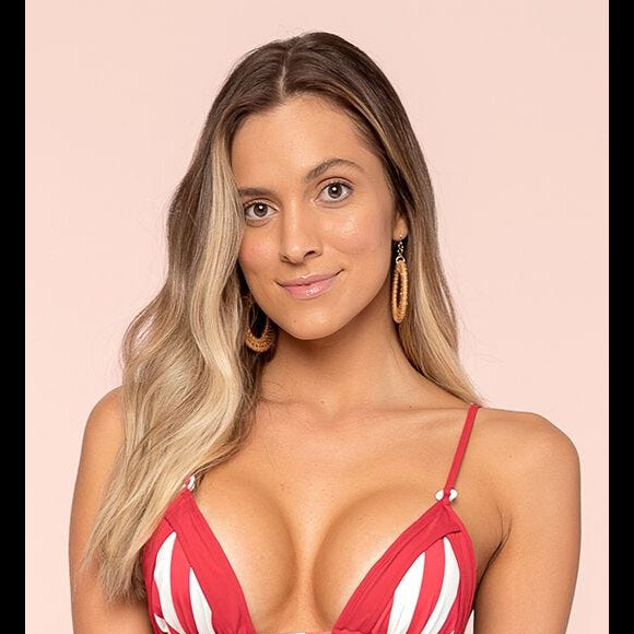 Anitta usou biquíni listrado em vermelho e branco da marca Lua Luá