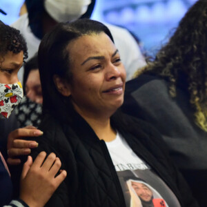 A mãe de MC Kevin agradeceu o carinho de Neymar com o filho